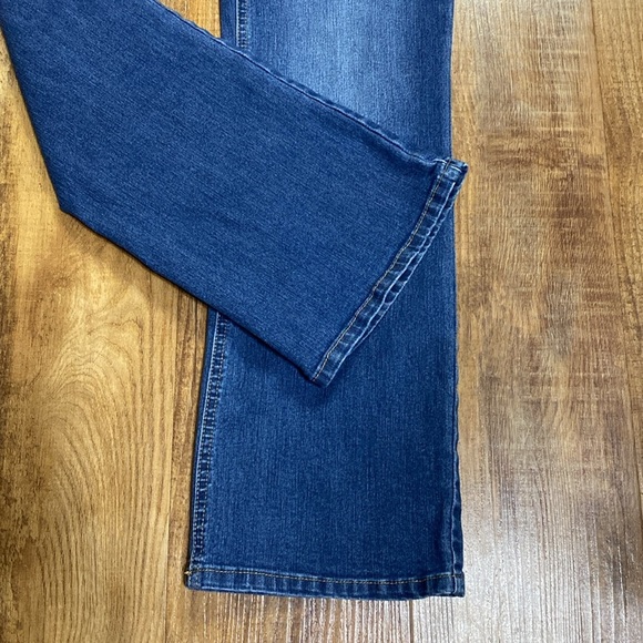 Christopher & Banks boot cut blue jeans size 4P - Picture 5 of 8